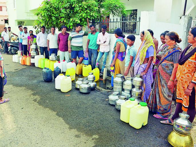 Water leakage: Taps only for several hours at several places | पाण्यासाठी हाहाकार :अनेक ठिकाणी केवळ तासभरच नळ Water leakage: Taps only for several hours at several places | पाण्यासाठी हाहाकार :अनेक ठिकाणी केवळ तासभरच नळ