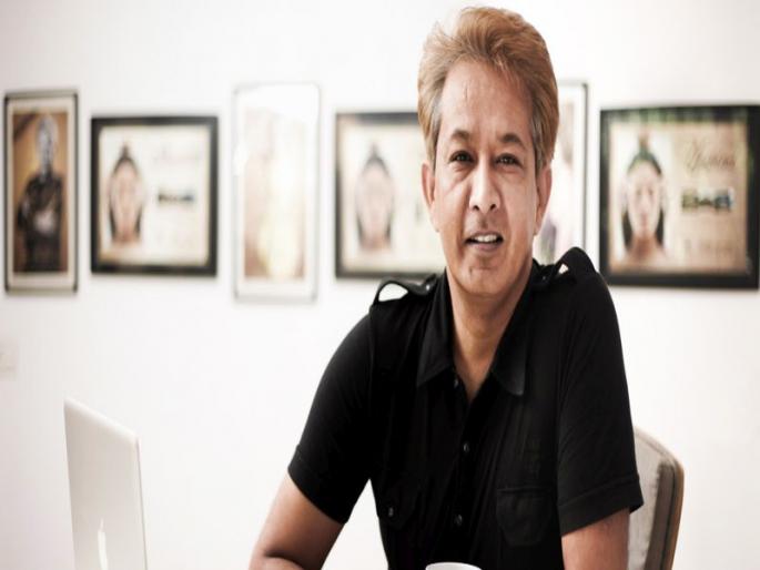 According to Javed Habib, oiling the hair in the wrong way causes dandruff. .. | जावेद हबीब यांचा खुलासा, चुकीच्या पध्दतीने केसांना तेल लावतात, म्हणून केसात कोंडा होतो. ..