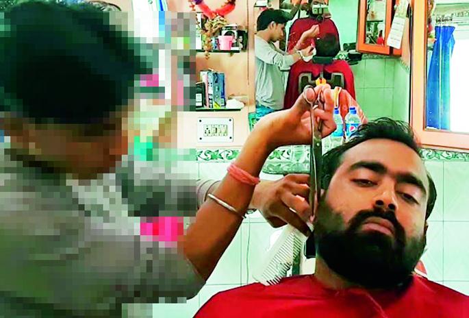 Hairdressing work from 1400 shops in Solapur city | सोलापूर शहरात १४०० दुकानातून केश कर्तनाचे काम