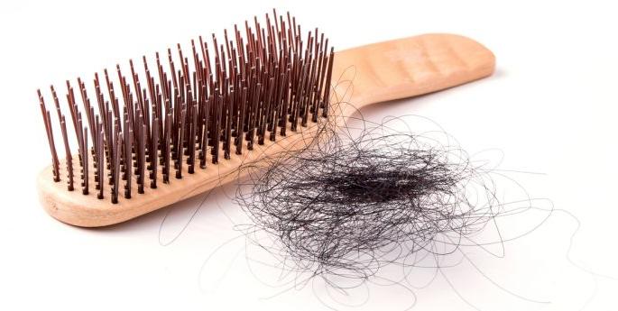 Ladies, give your hair back, bring gold in return ... | महिलांनो, तुमचे गळालेले केस द्या, बदल्यात चक्क सोने न्या... Ladies, give your hair back, bring gold in return ... | महिलांनो, तुमचे गळालेले केस द्या, बदल्यात चक्क सोने न्या...