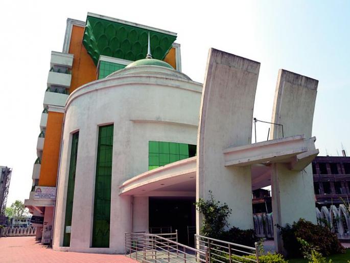 Billions of scams in reservation in Haj House: Report of the State Haj Committee | हज हाऊसमधील आरक्षणात कोट्यवधीचा घोटाळा : राज्य हज समितीचा अहवाल Billions of scams in reservation in Haj House: Report of the State Haj Committee | हज हाऊसमधील आरक्षणात कोट्यवधीचा घोटाळा : राज्य हज समितीचा अहवाल