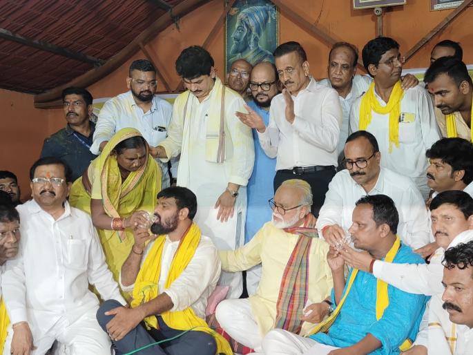 Some demands fulfilled, some remaining, OBC reservation defense announcement of hunger strike calls for suspension for the time being: laxman Hake | काही मागण्या पूर्ण काही बाकी, ओबीसी आरक्षण बचाव उपोषण तूर्तास स्थगितिची हाकेंची घोषणा Some demands fulfilled, some remaining, OBC reservation defense announcement of hunger strike calls for suspension for the time being: laxman Hake | काही मागण्या पूर्ण काही बाकी, ओबीसी आरक्षण बचाव उपोषण तूर्तास स्थगितिची हाकेंची घोषणा