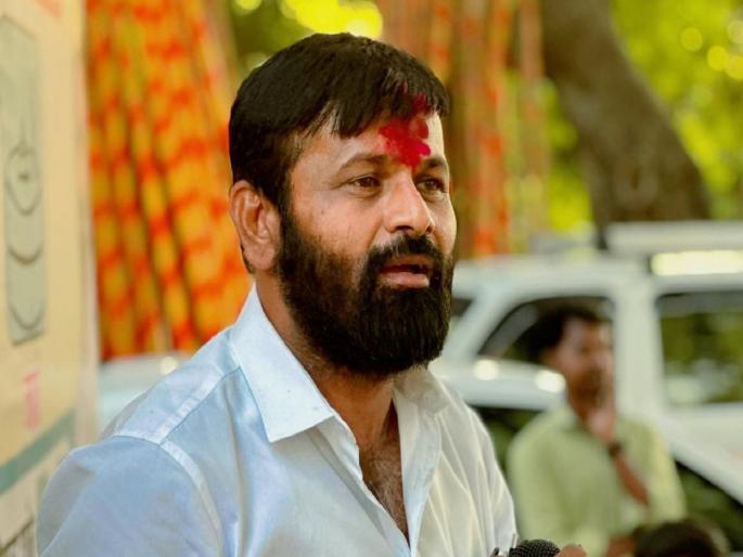 Laxman Hake : Attack on OBC leader Laxman Hake's car in nanded | ओबीसी नेते लक्ष्मण हाके यांच्या कारवर हल्ला; नांदेडच्या कंधार तालुक्यातील घटना Laxman Hake : Attack on OBC leader Laxman Hake's car in nanded | ओबीसी नेते लक्ष्मण हाके यांच्या कारवर हल्ला; नांदेडच्या कंधार तालुक्यातील घटना