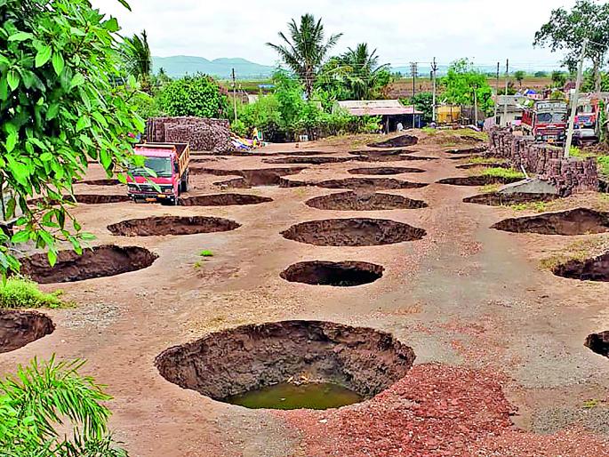 Forty lakh bags of turmeric in the soil | हळदीची पेवं Forty lakh bags of turmeric in the soil | हळदीची पेवं