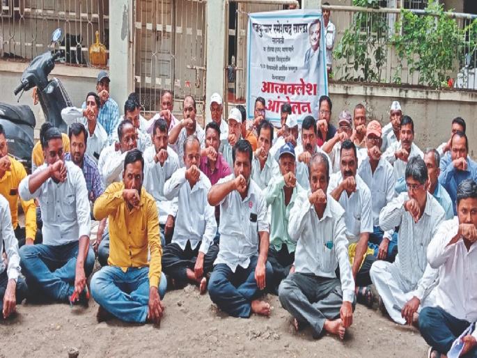 Turmeric trader extorted two crores from farmers in sangli, farmers clamor for arrest | हळद व्यापाऱ्याने शेतकऱ्यांना घातला दोन कोटींचा गंडा, अटकेच्या मागणीसाठी शेतकऱ्यांचा शंखध्वनी Turmeric trader extorted two crores from farmers in sangli, farmers clamor for arrest | हळद व्यापाऱ्याने शेतकऱ्यांना घातला दोन कोटींचा गंडा, अटकेच्या मागणीसाठी शेतकऱ्यांचा शंखध्वनी