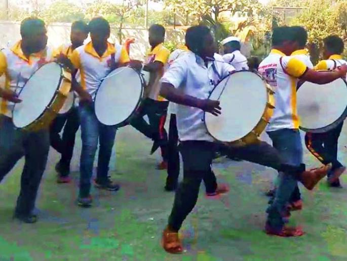 Lok Sabha elections: 300 sq.ft. One thousand rupees for bulk SMS | लोकसभा निवडणूक : हलगीसाठी तीनशे; बल्क एसएमएससाठी एक हजार रुपये Lok Sabha elections: 300 sq.ft. One thousand rupees for bulk SMS | लोकसभा निवडणूक : हलगीसाठी तीनशे; बल्क एसएमएससाठी एक हजार रुपये