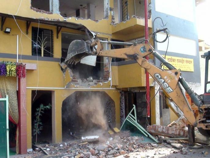 NIT hammer on the Illegal celebration hall in Nagpur | नागपुरातील अनधिकृत सेलिब्रेशन हॉलवर नासुप्रचा हातोडा