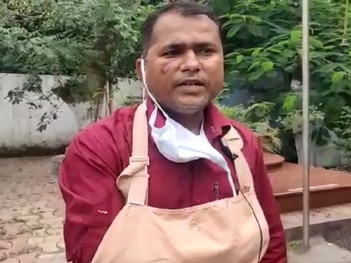 Bullying increased in MIDC; Beating the manager in the street for the reason of awarding the contract | एमआयडीसीत गुंडगिरी वाढली; कंत्राट देण्याच्या कारणावरून व्यवस्थापकाला रस्त्यात अडवून मारहाण Bullying increased in MIDC; Beating the manager in the street for the reason of awarding the contract | एमआयडीसीत गुंडगिरी वाढली; कंत्राट देण्याच्या कारणावरून व्यवस्थापकाला रस्त्यात अडवून मारहाण