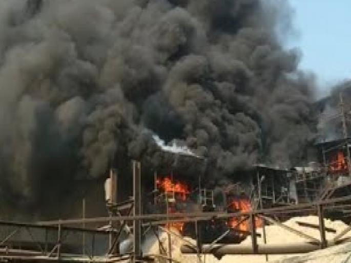 Fire at Halsugar factory in Nipani, Presumption of fire due to short circuit | निपाणीतील हालशुगर कारखान्यात आग, एक कोटीचे नुकसान; शॉर्टसर्किटमुळे आग लागल्याचा अंदाज Fire at Halsugar factory in Nipani, Presumption of fire due to short circuit | निपाणीतील हालशुगर कारखान्यात आग, एक कोटीचे नुकसान; शॉर्टसर्किटमुळे आग लागल्याचा अंदाज