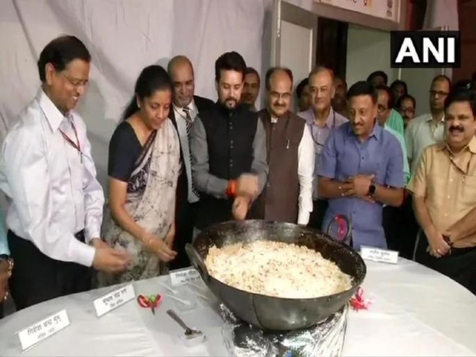 Finance ministry official ignores fathers death to complete Union Budget 2020 | Budget 2020: सलाम! वडिलांचं निधन होऊनही अधिकाऱ्यानं पूर्ण केलं बजेटचं काम Finance ministry official ignores fathers death to complete Union Budget 2020 | Budget 2020: सलाम! वडिलांचं निधन होऊनही अधिकाऱ्यानं पूर्ण केलं बजेटचं काम