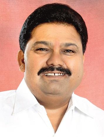 Kolhapur: Supreme Court's Bombay High Court order to review the culprit in the power crisis of Jalalwar: Information of the petitioner Vanughare | कोल्हापूर :  हाळवणकर यांच्या वीजचोरीतील दोषमुक्तीचा फेरविचार करा, सर्वोच्च न्यायालयाचे मुंबई उच्च न्यायालयाला आदेश : याचिकाकर्ते व्हनुंगरे यांची माहिती Kolhapur: Supreme Court's Bombay High Court order to review the culprit in the power crisis of Jalalwar: Information of the petitioner Vanughare | कोल्हापूर :  हाळवणकर यांच्या वीजचोरीतील दोषमुक्तीचा फेरविचार करा, सर्वोच्च न्यायालयाचे मुंबई उच्च न्यायालयाला आदेश : याचिकाकर्ते व्हनुंगरे यांची माहिती