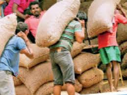 Cargo rates rise by 25 per cent | हमालीच्या दरात २५ टक्क्यांनी वाढ Cargo rates rise by 25 per cent | हमालीच्या दरात २५ टक्क्यांनी वाढ