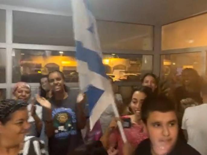 Israel launches covert operation in Gaza war! After 23 days, the female soldier was released from the clutches of Hamas | इस्रायलने गाझा युद्धात गुप्त कारवाई सुरू केली! २३ दिवसांनंतर महिला सैनिकाची हमासच्या तावडीतून सुटका Israel launches covert operation in Gaza war! After 23 days, the female soldier was released from the clutches of Hamas | इस्रायलने गाझा युद्धात गुप्त कारवाई सुरू केली! २३ दिवसांनंतर महिला सैनिकाची हमासच्या तावडीतून सुटका