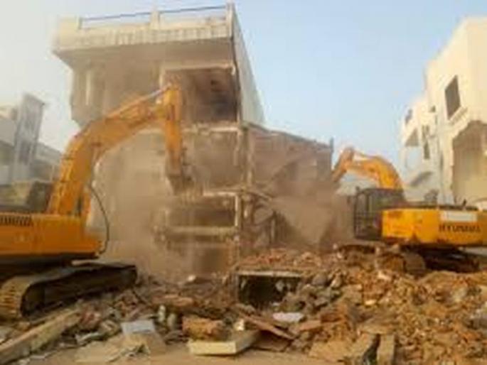 Hammers running on unauthorized buildings; Decision of Municipal Commissioner | अनधिकृत इमारतींवर चालणार हातोडा; मनपा आयुक्तांचा निर्णय Hammers running on unauthorized buildings; Decision of Municipal Commissioner | अनधिकृत इमारतींवर चालणार हातोडा; मनपा आयुक्तांचा निर्णय