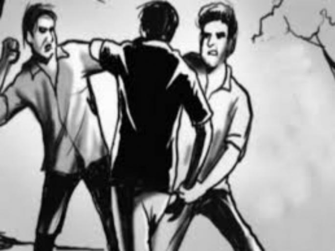 quarrel in two groups; attack by weopans on son of corporator | पिंपरीत दोन गटात हाणामारी ; नगरसेवकाच्या मुलावर कोयत्याने वार
