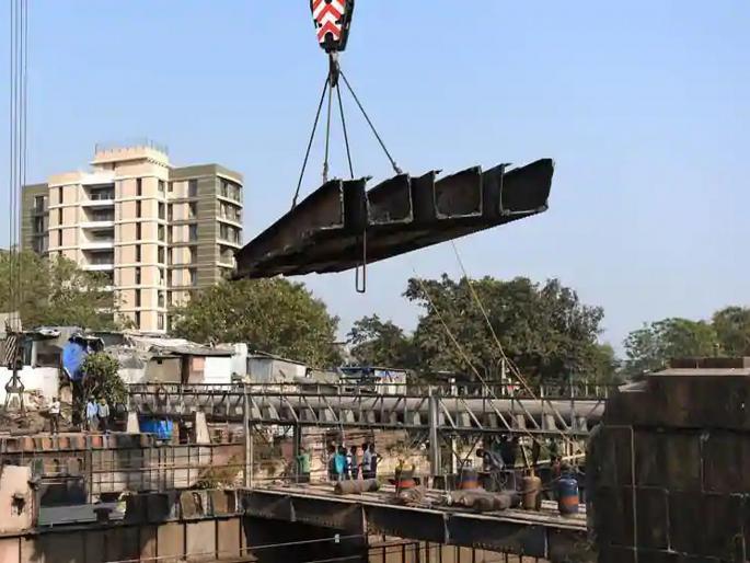 The cost of rebuilding the Hancock bridge is from Rs 5 to Rs 2 crore | हँकॉक पुलाच्या पुनर्बांधणीचा खर्च ५१ वरून ७७ कोटींवर The cost of rebuilding the Hancock bridge is from Rs 5 to Rs 2 crore | हँकॉक पुलाच्या पुनर्बांधणीचा खर्च ५१ वरून ७७ कोटींवर