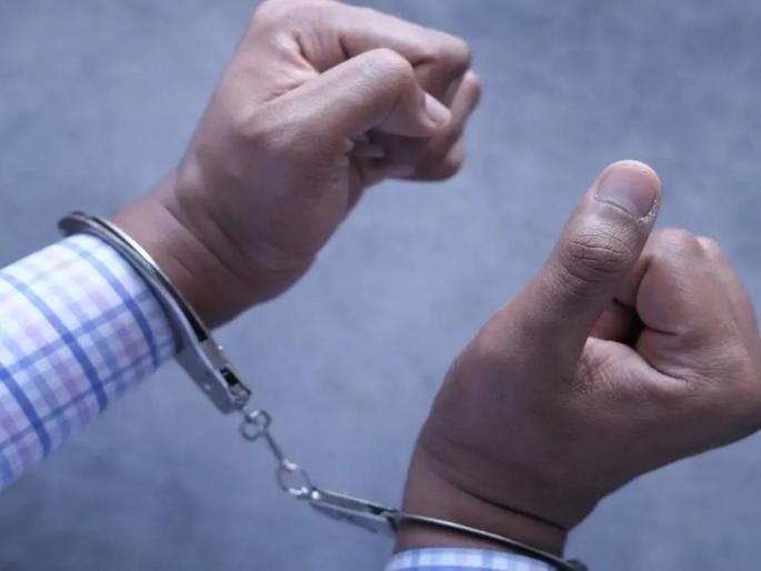 Milind Gawde, who swindled millions in the Sangli stock market, was arrested for the third time | सांगलीत शेअर मार्केटव्दारे लाखोंचा गंडा घालणारा मिलिंद गावडे तिसऱ्यांदा अटकेत Milind Gawde, who swindled millions in the Sangli stock market, was arrested for the third time | सांगलीत शेअर मार्केटव्दारे लाखोंचा गंडा घालणारा मिलिंद गावडे तिसऱ्यांदा अटकेत