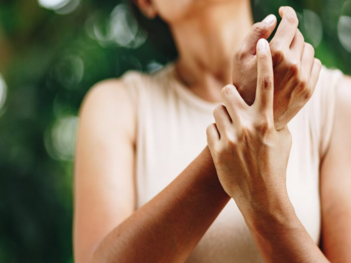 Do not ignore if you have frequent tingling in hands and feet, it can be expensive | हाता-पायांना वारंवार मुंग्या येत असतील तर दुर्लक्ष करू नका, पडू शकते महागात Do not ignore if you have frequent tingling in hands and feet, it can be expensive | हाता-पायांना वारंवार मुंग्या येत असतील तर दुर्लक्ष करू नका, पडू शकते महागात