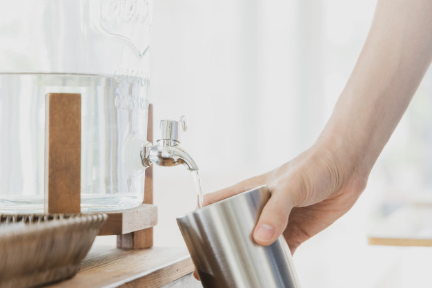 Mumbaikars now drink water from a glass! | मुंबईकरांनो, आता पेल्यातून पाणी प्या! Mumbaikars now drink water from a glass! | मुंबईकरांनो, आता पेल्यातून पाणी प्या!