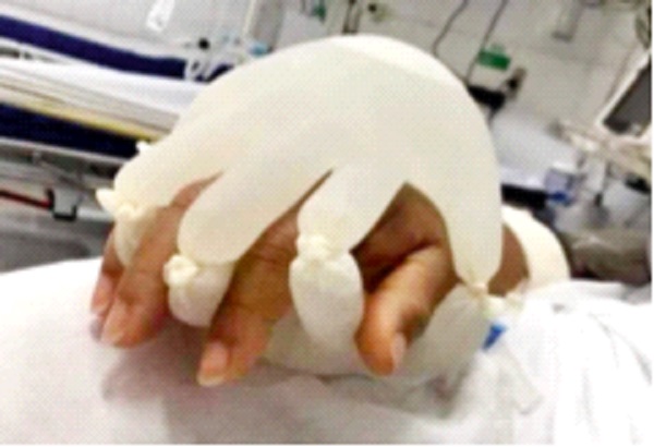 Around the world : Hot water filled 'Hand of God'! | जगभर : गरम पाणी भरलेला ‘हॅण्ड ऑफ गॉड’! Around the world : Hot water filled 'Hand of God'! | जगभर : गरम पाणी भरलेला ‘हॅण्ड ऑफ गॉड’!
