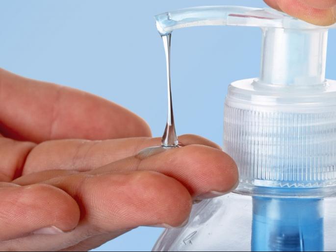 Caution; Excessive use of sanitizer affects the skin | सावधान; सॅनिटायझरच्या अति वापराने त्वचेवर होतोय परिणाम