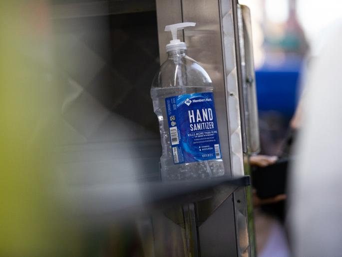 Coronavirus: An electric hand sanitizer made by a citizen of Ghansoli | Coronavirus: घणसोलीतील नागरिकाने बनवली इलेक्ट्रिक हॅण्ड सॅनिटायझर मशीन Coronavirus: An electric hand sanitizer made by a citizen of Ghansoli | Coronavirus: घणसोलीतील नागरिकाने बनवली इलेक्ट्रिक हॅण्ड सॅनिटायझर मशीन