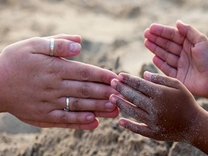 Learn the art of 'not clinging'; You will be successful! | 'अंगाला लावून न घेणे' ही कला आत्मसात करा; यशस्वी व्हाल! Learn the art of 'not clinging'; You will be successful! | 'अंगाला लावून न घेणे' ही कला आत्मसात करा; यशस्वी व्हाल!