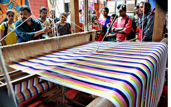 Handloom cloth exhibition this year, after two-year break! | दोन वर्षाच्या ‘ब्रेक’नंतर यंदा भरणार हातमाग कापड प्रदर्शनी! Handloom cloth exhibition this year, after two-year break! | दोन वर्षाच्या ‘ब्रेक’नंतर यंदा भरणार हातमाग कापड प्रदर्शनी!