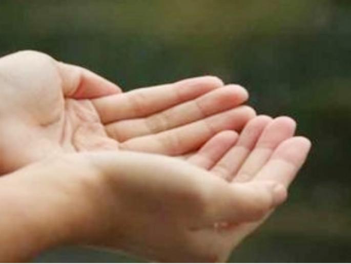 If there is sweating in the hands and feet, the possibility of 'this' serious illness, take timely measures | हाता पायांना घाम येत असेल तर 'या' गंभीर आजाराची शक्यता, वेळीच करा उपाय