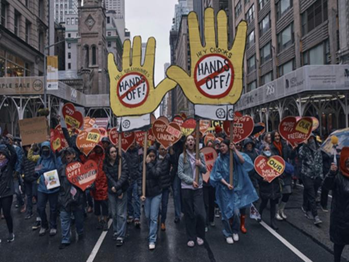 People are fed up with Trump Musk policies 1200 rallies take place in America | ट्रम्प-मस्क यांच्या धोरणांना लोक विटले: अमेरिकेत निघाले १२०० मोर्चे; भडका उडण्याची शक्यता