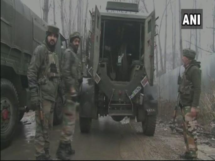 Jammu and Kashmir's three terrorists were killed, search operation continued | जम्मू- काश्मीरमध्ये तीन दहशतवाद्यांचा खात्मा, लष्कराकडून शोधमोहीम सुरूच