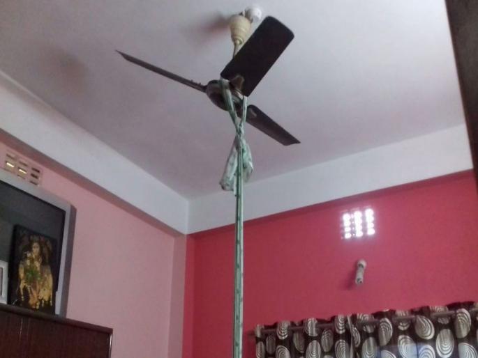 A newlywed who got married due to a domestic dispute hanged himself | घरगुती वादातून प्रेमविवाह झालेल्या नवविवाहितेने घेतला गळफास A newlywed who got married due to a domestic dispute hanged himself | घरगुती वादातून प्रेमविवाह झालेल्या नवविवाहितेने घेतला गळफास