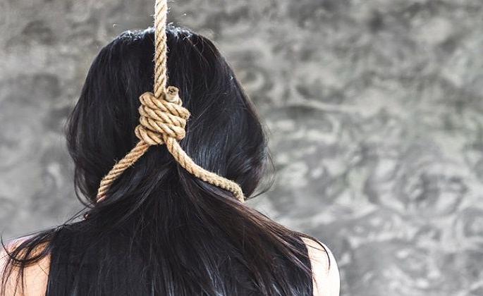 Newlyweds end up marrying poor boy! | गरीब मुलाशी लग्न झाल्याने नवविवाहितेने स्वत:ला संपविले! Newlyweds end up marrying poor boy! | गरीब मुलाशी लग्न झाल्याने नवविवाहितेने स्वत:ला संपविले!