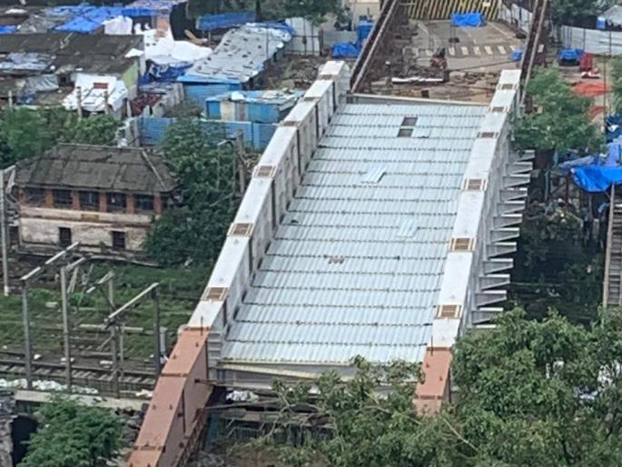 Hancock disrupts 350 families in 100-year-old buildings | हँकॉकमुळे १०० वर्ष जुन्या इमारतींमधील ३५० कुटुंबे बाधित Hancock disrupts 350 families in 100-year-old buildings | हँकॉकमुळे १०० वर्ष जुन्या इमारतींमधील ३५० कुटुंबे बाधित