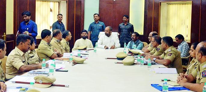 Prevent livestock smuggling on Vidarbha-Telangana border | विदर्भ-तेलंगणा सीमेवर होणारी पशुधन तस्करी रोखा