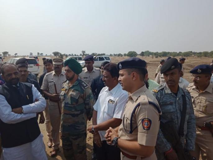 Union Home Minister Hansraj Ahir has visited Pulgaon blast victims' families | केंद्रीय गृहराज्यमंत्री हंसराज अहिर यांनी घेतली पुलगाव दारुगोळा स्फोटातील पीडितांच्या कुटुंबीयांची भेट Union Home Minister Hansraj Ahir has visited Pulgaon blast victims' families | केंद्रीय गृहराज्यमंत्री हंसराज अहिर यांनी घेतली पुलगाव दारुगोळा स्फोटातील पीडितांच्या कुटुंबीयांची भेट