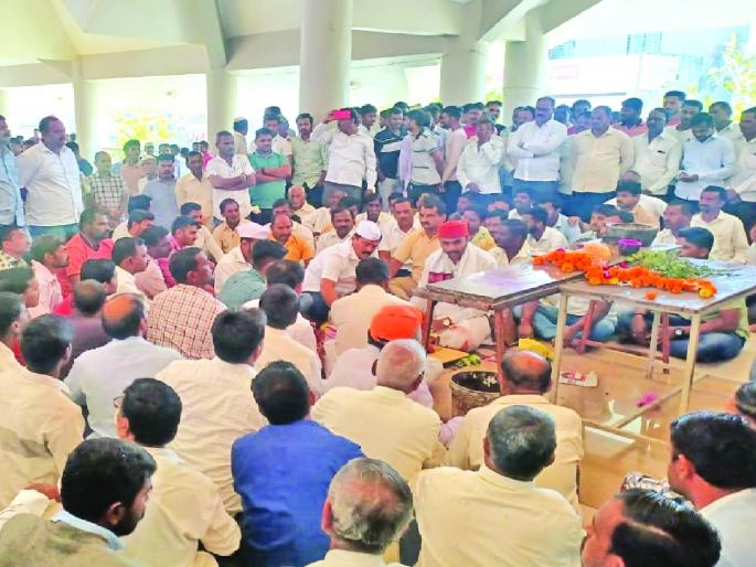 Ruler Opposition Tension over Yatra in Sangli Kurlap, Police Force Deployed in Village | सांगलीतील कुरळपमध्ये यात्रेच्या मानावरून सत्ताधारी-विरोधकात तणाव, गावात पोलिस बंदोबस्त तैनात Ruler Opposition Tension over Yatra in Sangli Kurlap, Police Force Deployed in Village | सांगलीतील कुरळपमध्ये यात्रेच्या मानावरून सत्ताधारी-विरोधकात तणाव, गावात पोलिस बंदोबस्त तैनात