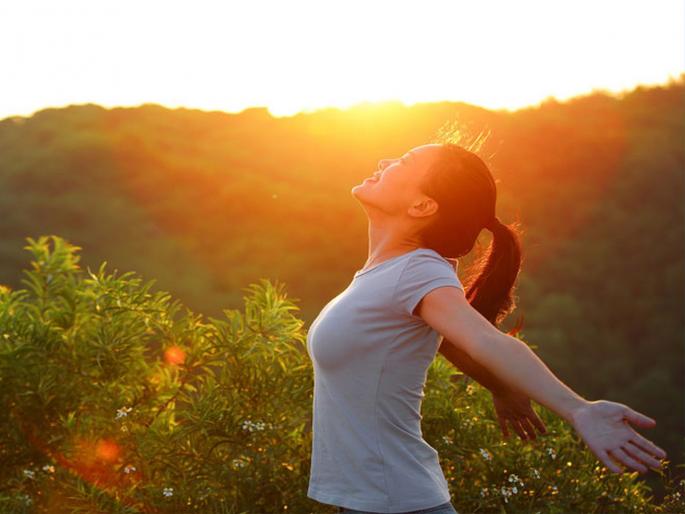 just peek inside yourself to find happiness | आनंद मिळवण्यासाठी स्वतःमध्ये डोकावून पहा just peek inside yourself to find happiness | आनंद मिळवण्यासाठी स्वतःमध्ये डोकावून पहा