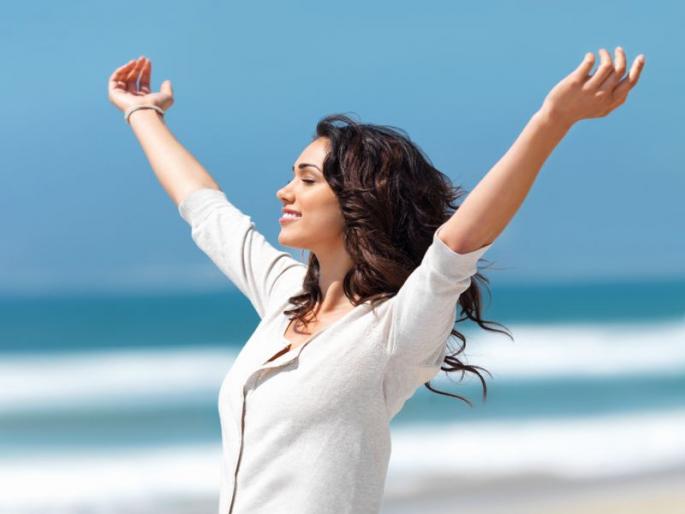 New study says women are happier at office than home | घरापेक्षाही ऑफिसमध्ये जास्त आनंदी राहतात महिला - रिसर्च New study says women are happier at office than home | घरापेक्षाही ऑफिसमध्ये जास्त आनंदी राहतात महिला - रिसर्च