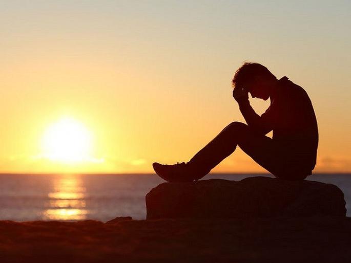 Small habits that can steal your happiness in life | 'या' सवयी तुमच्यापासून हिरावून घेतात तुमचा आनंद, दूर करा 'या' सवयी रहा आनंदी! Small habits that can steal your happiness in life | 'या' सवयी तुमच्यापासून हिरावून घेतात तुमचा आनंद, दूर करा 'या' सवयी रहा आनंदी!