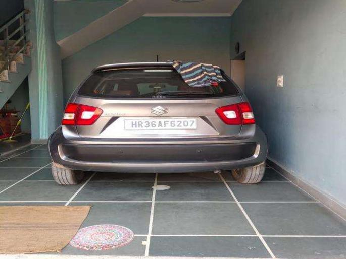 in haryana car parked in the parking lot of the house toll cut in srinagar owner surprised | अजब झोल! कार घराखाली उभी अन् श्रीनगरमध्ये गेला टोल; पावती पाहून मालक हैराण