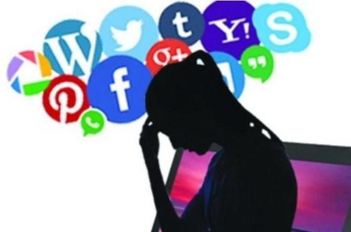 Harassment of women on social media too: 32 complaints | साेशल मीडियावरही महिलांचा छळ : ३२ तक्रारी Harassment of women on social media too: 32 complaints | साेशल मीडियावरही महिलांचा छळ : ३२ तक्रारी