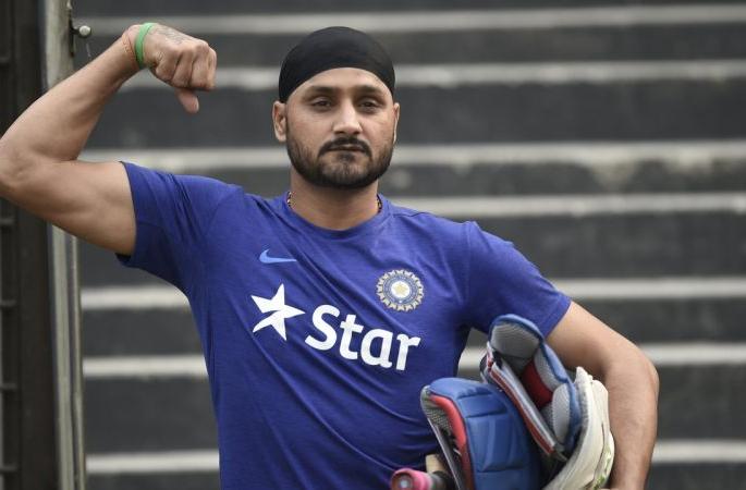 India should not play Pakistan in 2019 ICC World Cup, Harbhajan Singh  | देश महत्त्वाचा की क्रिकेट ? पाकविरुद्ध सामन्यावर बहिष्कार घाला, हरभजन सिंग