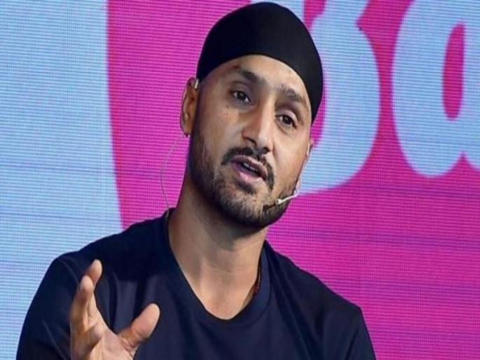 Harbhajan Singh criticized on selection committee for ignoring rohit sharma | रोहित शर्माला वगळल्यामुळे हरभजन सिंगने निवड समितीला खडे बोल सुनावले