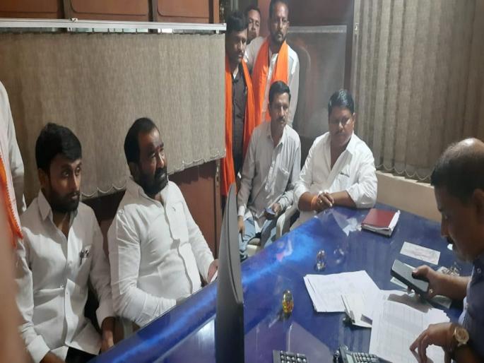 buy gram Otherwise the office will be locked Thackeray group s warning akola | नाेंदणी केली ना? मग हरबरा खरेदी करा! अन्यथा कार्यालयाला कुलूप ठाेकणार; ठाकरे गटाचा इशारा buy gram Otherwise the office will be locked Thackeray group s warning akola | नाेंदणी केली ना? मग हरबरा खरेदी करा! अन्यथा कार्यालयाला कुलूप ठाेकणार; ठाकरे गटाचा इशारा