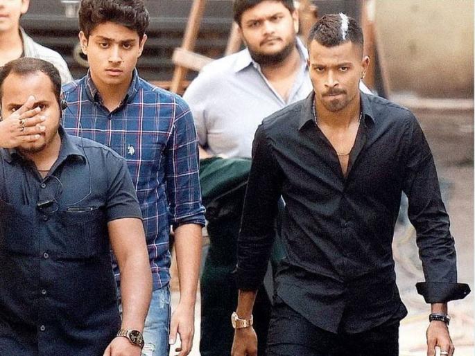 When the lightning shines on the head of hardik pandya | हार्दिक पंड्याच्या डोक्यात वीज चमकते तेव्हा...