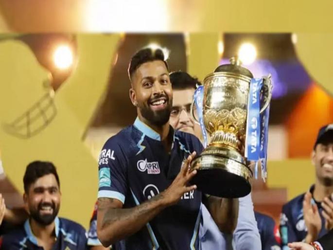  Hardik Pandya is set to leave Gujarat Titans and return to Mumbai Indians in an all-cash deal for ipl next season, read here details | मुंबई इंडियन्सच्या चाहत्यांचे 'हार्दिक' अभिनंदन; पांड्याची घरवापसी, गिलकडे गुजरातचे कर्णधारपद?