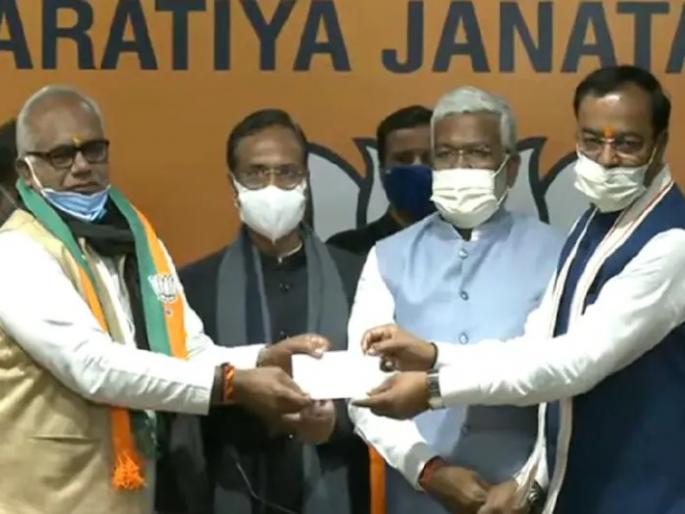 In Uttar Pradesh, BJP retaliated strongly against SP, giving direct entry to Mulayam Singh's relative Hariom Yadav | उत्तर प्रदेशात भाजपाचा सपावर जोरदार पलटवार, थेट मुलायमसिंह यांचे नातेवाईक हरिओम यादव यांना दिला पक्षात प्रवेश In Uttar Pradesh, BJP retaliated strongly against SP, giving direct entry to Mulayam Singh's relative Hariom Yadav | उत्तर प्रदेशात भाजपाचा सपावर जोरदार पलटवार, थेट मुलायमसिंह यांचे नातेवाईक हरिओम यादव यांना दिला पक्षात प्रवेश