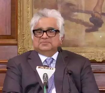 Harish Salve is married for the second time, divorces his first wife and will tie the knot tomorrow | हरीश साळवे दुसऱ्यांदा विवाहबंधनात, पहिल्या पत्नीला घटस्फोट, उद्या बांधणार नवी लग्नगाठ Harish Salve is married for the second time, divorces his first wife and will tie the knot tomorrow | हरीश साळवे दुसऱ्यांदा विवाहबंधनात, पहिल्या पत्नीला घटस्फोट, उद्या बांधणार नवी लग्नगाठ
