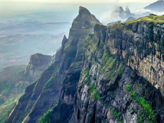 Harishchandra Gad: Nashik mountaineer rushed to help Sawant Trekkers group | हरिश्चंद्र गड : सावंत ट्रेकर्स ग्रूपच्या मदतीला धावले नाशिकचे गिर्यारोहक Harishchandra Gad: Nashik mountaineer rushed to help Sawant Trekkers group | हरिश्चंद्र गड : सावंत ट्रेकर्स ग्रूपच्या मदतीला धावले नाशिकचे गिर्यारोहक